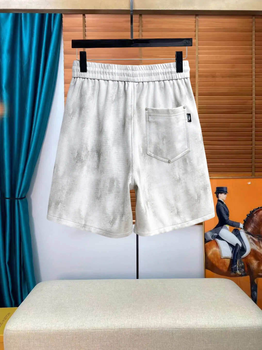 Balenciaga's three-standard complete 2026 summer New Arrival men's casual shorts, advanced custom-made Breathable fabric, Breathable fabric, extremely stretchy and comfortable, impeccable details, top-grade accessories, original logo design concept, delicate and soft feel! The upper body fit is awesome! Size: M-XXXL Please state your height and weight when ordering